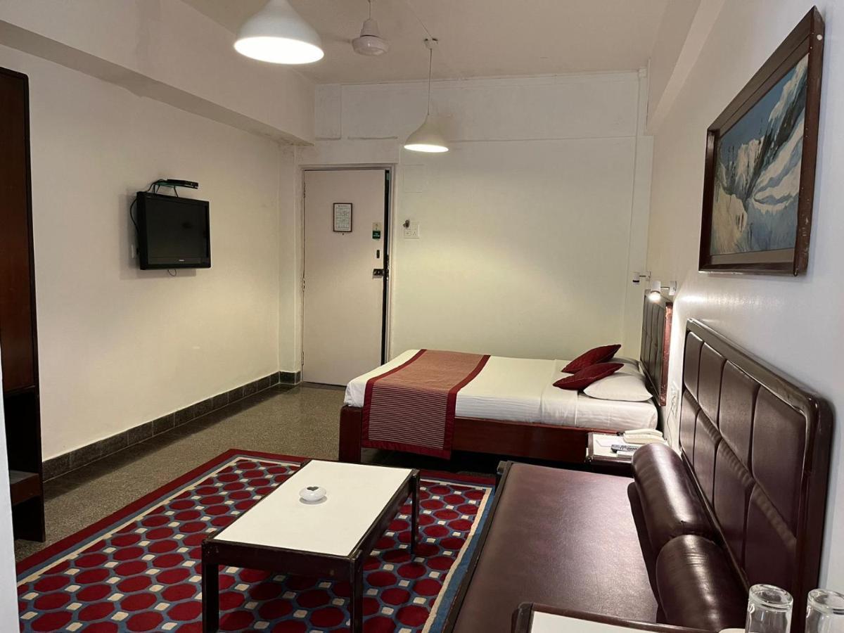 West End Hotel Мумбай Екстериор снимка