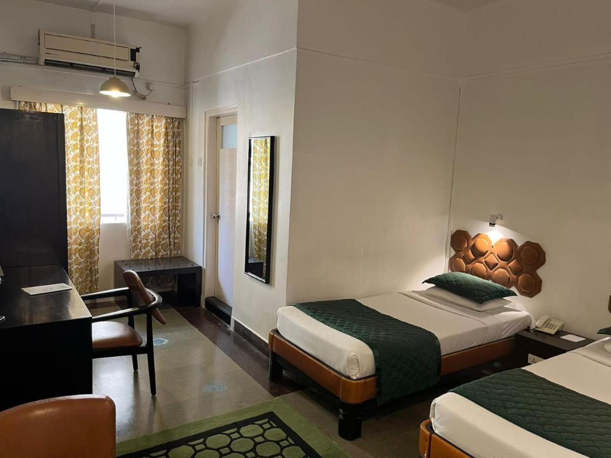 West End Hotel Мумбай Екстериор снимка