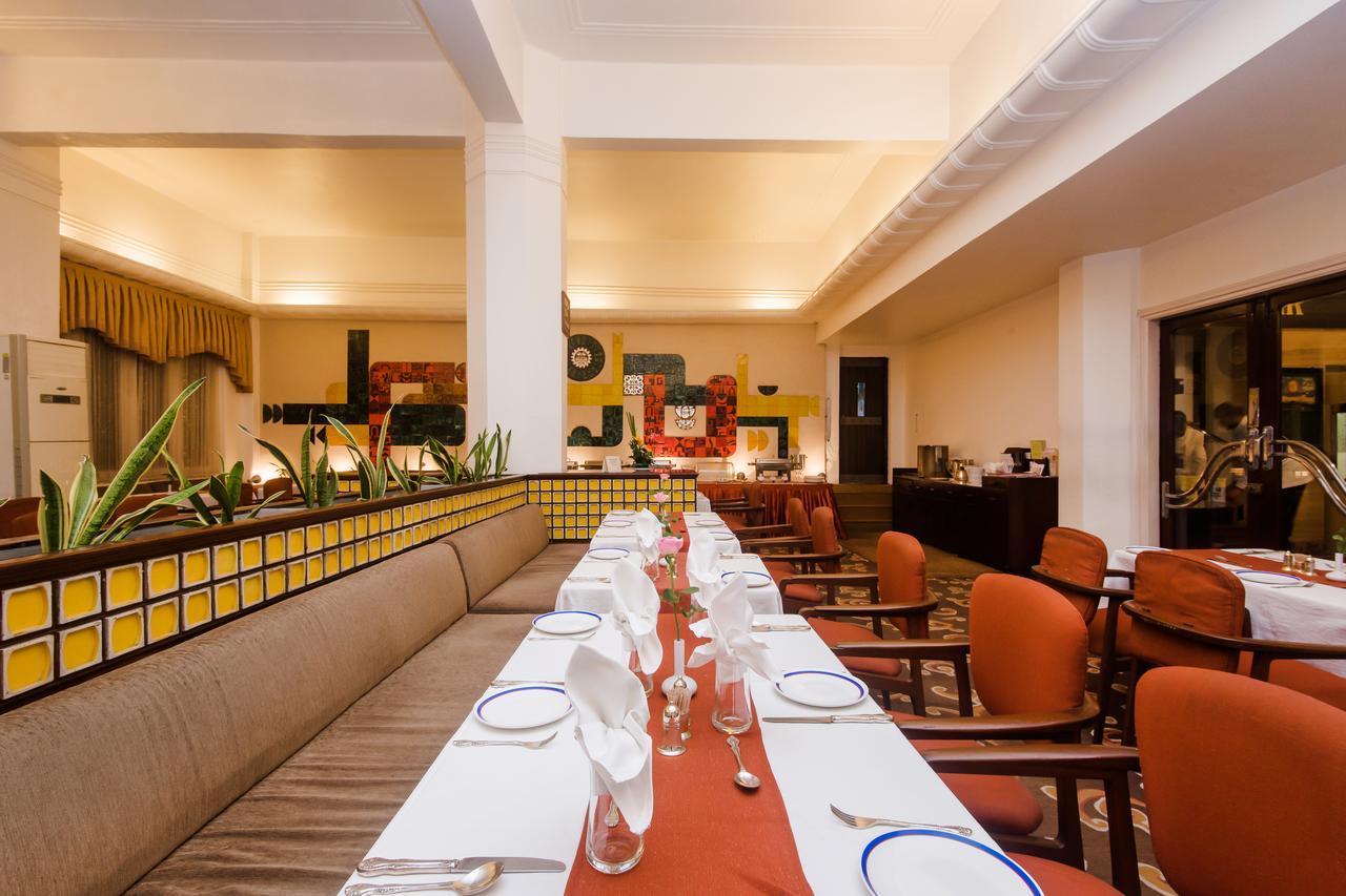 West End Hotel Мумбай Екстериор снимка