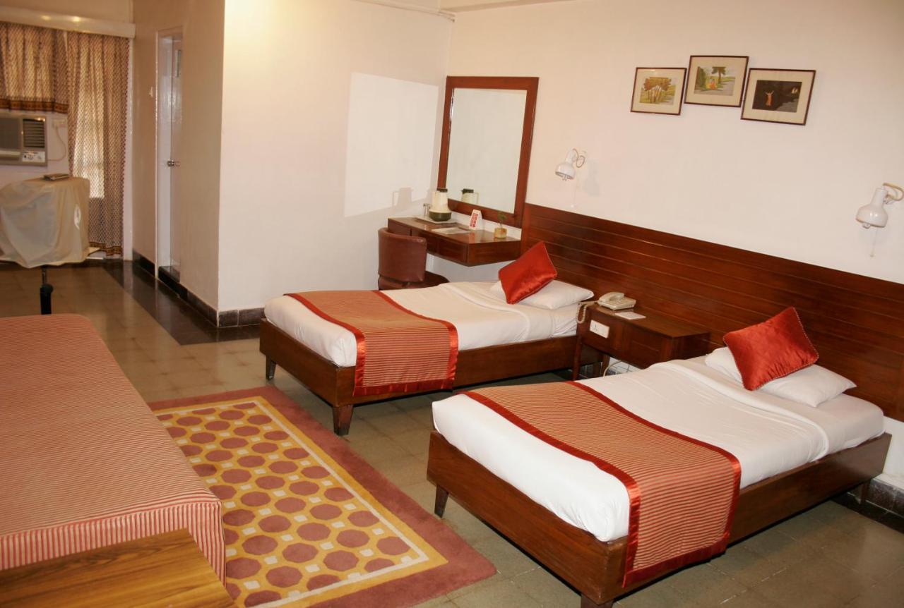 West End Hotel Мумбай Екстериор снимка