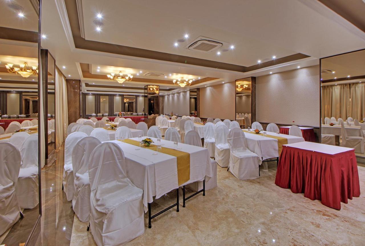 West End Hotel Мумбай Екстериор снимка