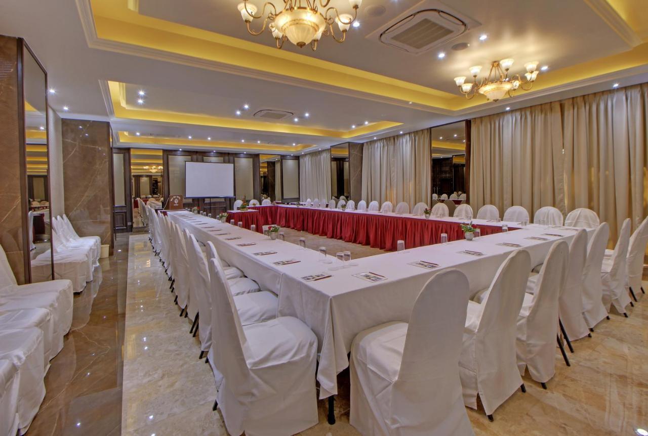 West End Hotel Мумбай Екстериор снимка