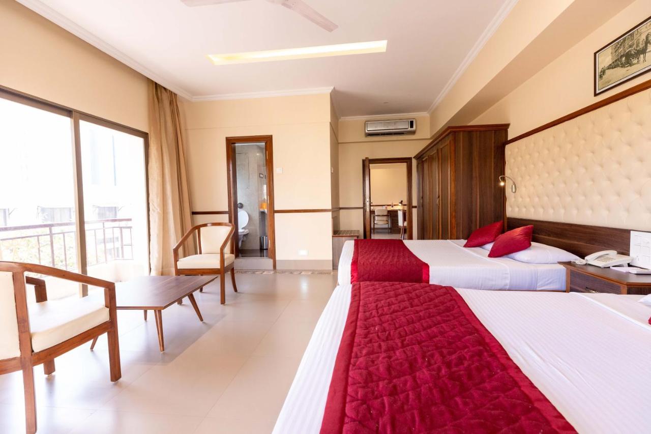 West End Hotel Мумбай Екстериор снимка