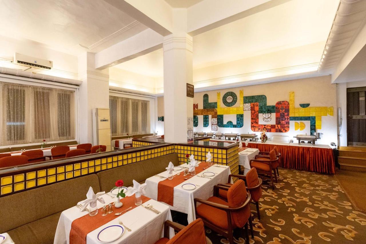 West End Hotel Мумбай Екстериор снимка