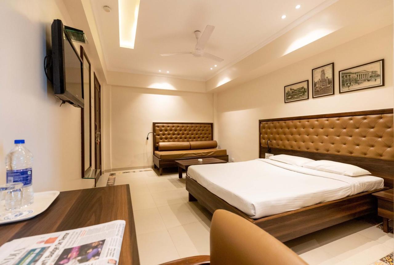 West End Hotel Мумбай Екстериор снимка